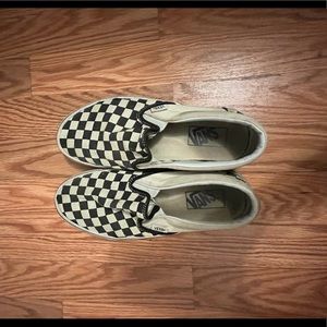 Slip on Checkered Vans (Women’s 8 Mens 6.5)